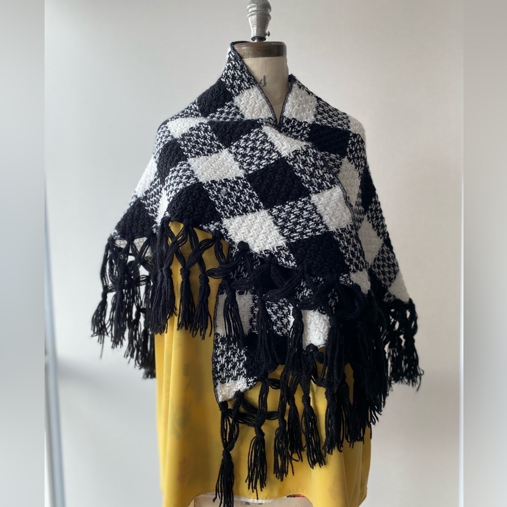 Black & White Checkered Womens Wrap/Shawl